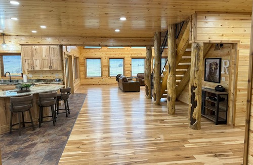 Hulett Maison | Buffalo Run. 4 Bedroom/4 Bath Home located on the Golf Course at Devil's Tower.