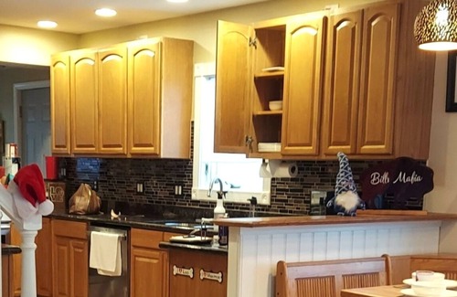 Spring Brook Maison | BuffaLove House with Huge yard, Games and Centrally Located!