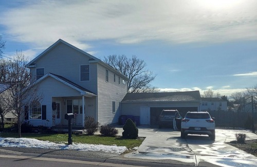 Spring Brook Maison | BuffaLove House with Huge yard, Games and Centrally Located!