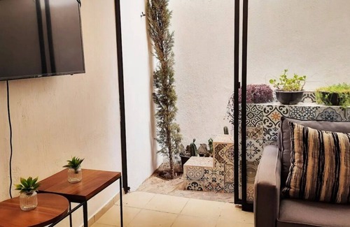 Zapopan Maison | Bugambilias art and rest Lukasa Home pool & airhockey