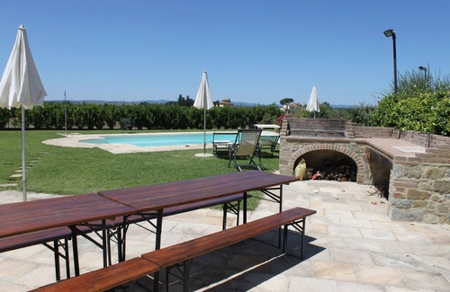 Cortona Appartement | Bugia est un studio indépendant avec grande piscine, Wi-Fi et parking gratuits