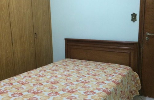Gonzaga Appartement | Building in front of Praia do Gonzaga in Santos, between channels 2 and 3.