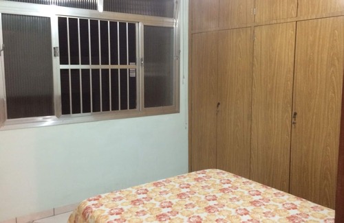 Gonzaga Appartement | Building in front of Praia do Gonzaga in Santos, between channels 2 and 3.