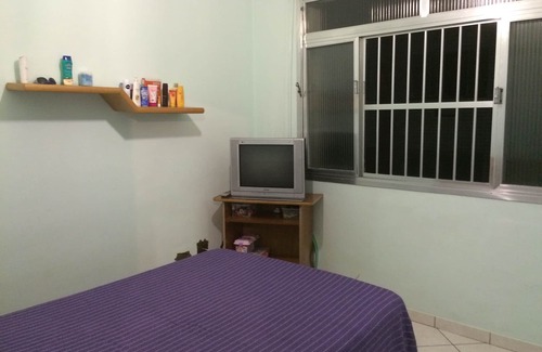 Gonzaga Appartement | Building in front of Praia do Gonzaga in Santos, between channels 2 and 3.