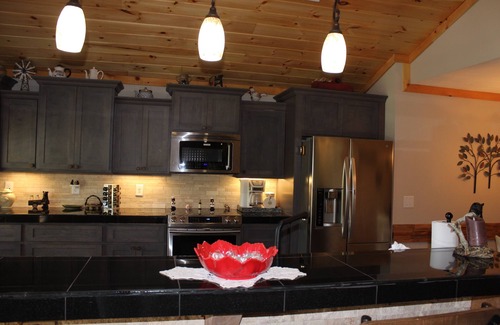Chalet Village North Chalet De Ski | Nouveau! Construit en 2018, c'est un charmant chalet spacieux pouvant accueillir 6 personnes!