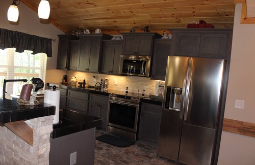 Chalet Village North Chalet De Ski | Nouveau! Construit en 2018, c'est un charmant chalet spacieux pouvant accueillir 6 personnes!