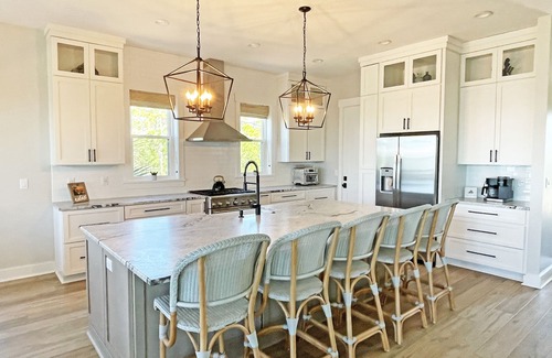 Plantation Maison | Newly Built 2021 - Bayfront- Pool -Dock - Elevator - Short Walk to Beach