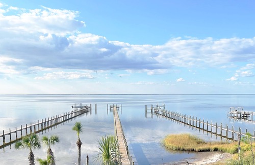 Plantation Maison | Newly Built 2021 - Bayfront- Pool -Dock - Elevator - Short Walk to Beach