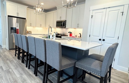 Apex Maison | Built in 2024: 2100SF, 4-BR, 4-full-BA pet-friendly house in marvelous Apex