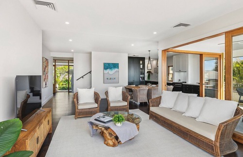 Blue Bay Maison | BULA BLUE - Sleeps 14, Blue Bay Beach