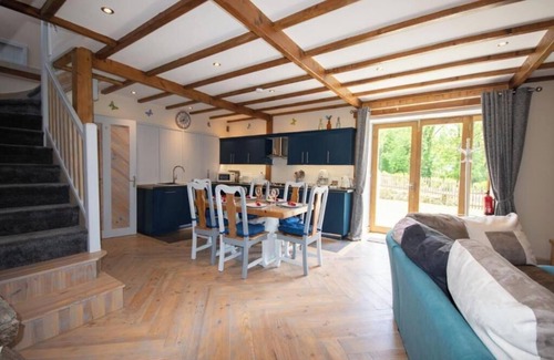 Bulat-Pestivien Maison | Bulat-Pestivien Retreat with 4 spacious Bedrooms