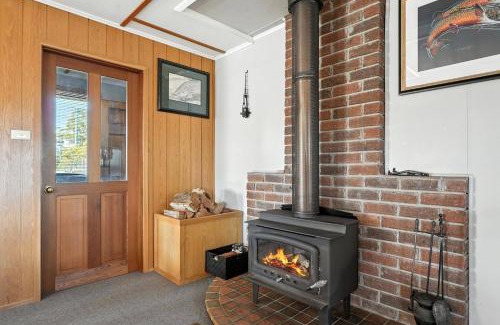Miena Maison | Bull Tavern Cabin Cozy Lakeside Escape in Miena Tasmania