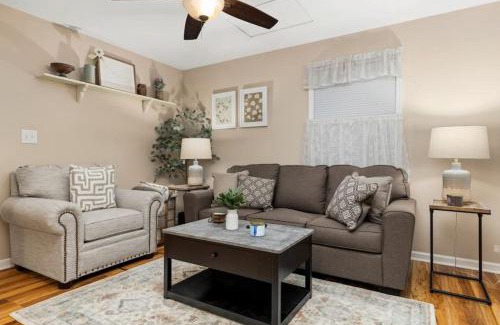 Peoria Heights Maison | Bumble Bee Cottage - Quiet comfort for 2