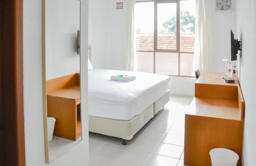 Java Hôtel | Bumi Ciboled Mitra RedDoorz near Gerbang Tol Pamulihan