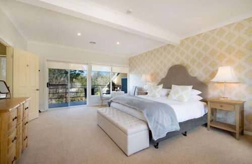 Bundanoon Cabine | Bundanoon Lodge - Stay at this beautiful property where you and your family and friends can enjoy quality time in the NSW Southern Highlands