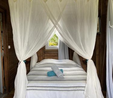 Le Morne-Rouge Chalet De Ski | Bungalow à flanc de colline