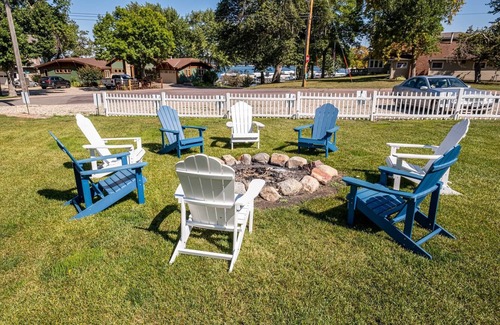 West Okoboji Maison | Bungalow 3: Anchor Away Bungalow