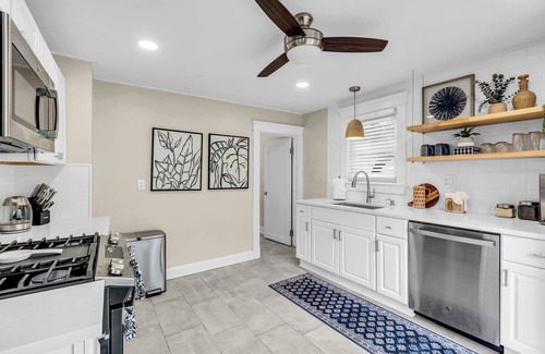 Neptune City Maison | Bungalow Blue in Bradley Park! Beach Badges Included!