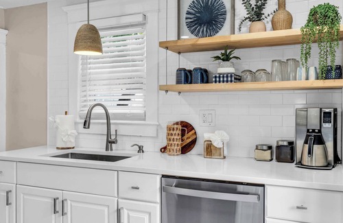 Neptune City Maison | Bungalow Blue in Bradley Park! Beach Badges Included!