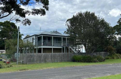 Shoalhaven Heads Maison | Bungalow by the River