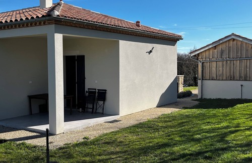 Villeseque Maison | Plain pied tout équipé 2 chambres climatisation piscine pétanque au calme