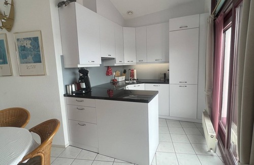 Lemmer Maison | Bungalow Happy Holiday en Geniet Direct aan het Water met Eigen Aanlegsteiger