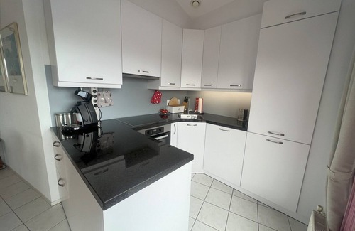 Lemmer Maison | Bungalow Happy Holiday en Geniet Direct aan het Water met Eigen Aanlegsteiger