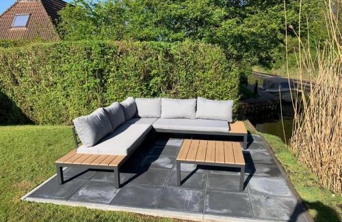 Eernewoude Maison | Bungalow in Friesland with Private Spa & Sloop