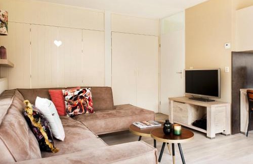 Eernewoude Maison | Bungalow in Friesland with Private Spa & Sloop