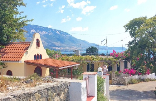 Leivathos Maison | Beau cottage de 2 chambres à coucher près de la plage. Terrain privé, clôturé et vert.