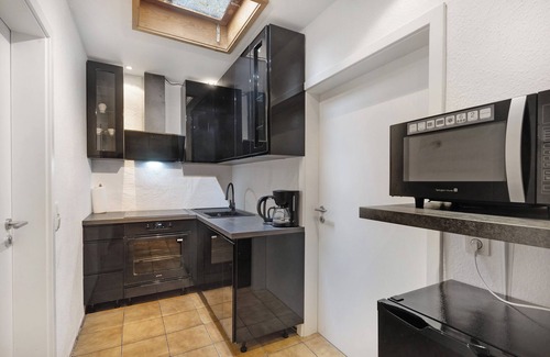 Niedenstein Maison | Bungalow 'Leopard' with Shared Terrace, Shared Garden and Wi-Fi
