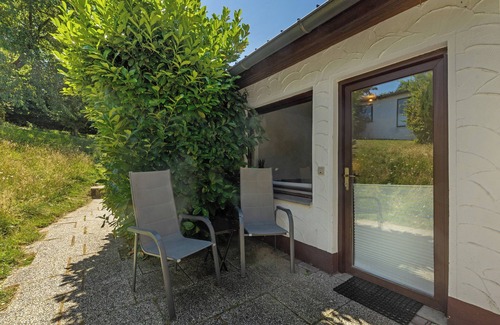 Niedenstein Maison | Bungalow 'Leopard' with Shared Terrace, Shared Garden and Wi-Fi