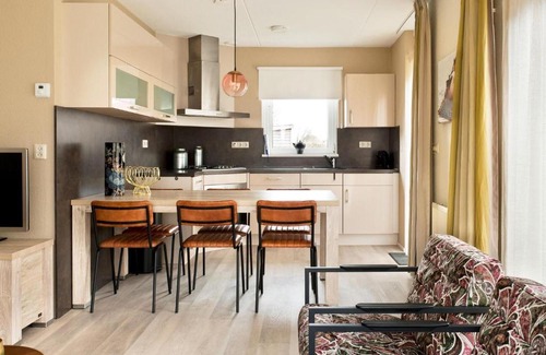 Eernewoude Maison | Bungalow near De Alde Feanen with Spa