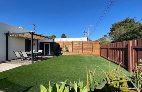 Normal Heights Maison | Bungalow near zoo and beach with AC, EV, private yard