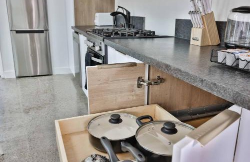 Normal Heights Maison | Bungalow near zoo and beach with AC, EV, private yard