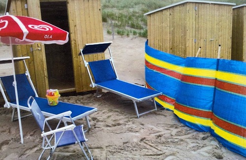 Sint Maartenszee Maison | Bungalow at Sea (800 meters) with (unique) beach house on the beach