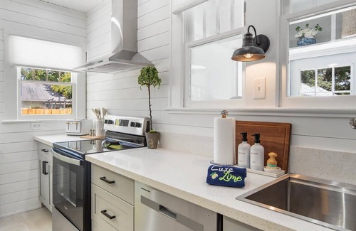 Bradenton Maison | Bungalow+Studio Duo, Near Beach, Ideal for Long Stays, Parking, WiFi, Yard