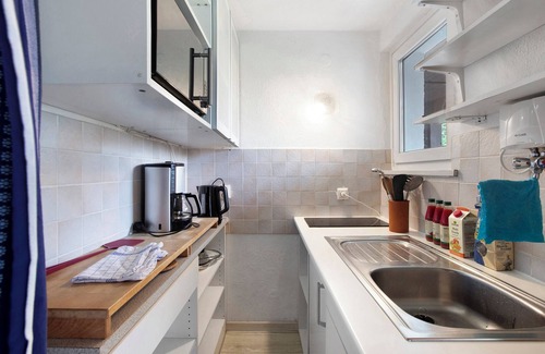 Grafenhausen Maison | Bungalow 'Uschi' with Private Terrace, Shared Garden and Wi-Fi