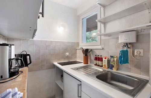 Grafenhausen Maison | Bungalow 'Uschi' with Private Terrace, Shared Garden and Wi-Fi