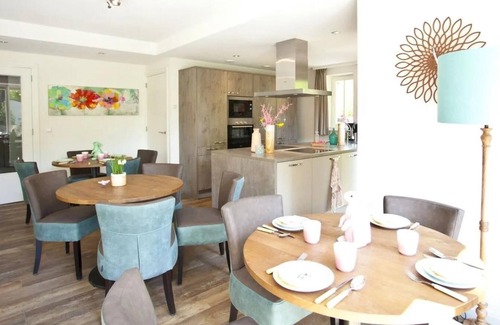 Otterlo Maison | Bungalow with 10 bedrooms and a terrace