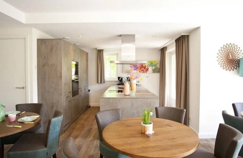Otterlo Maison | Bungalow with 10 bedrooms and a terrace