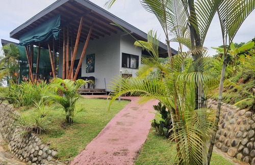 Ballena Maison | Bungalow with kitchen and infinity pool with ocean view, small BnB