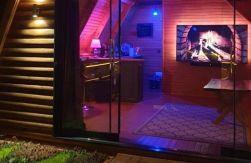 Cinarcik Appartement | Bungalow with Shared Garden near Beach in Cinarcik