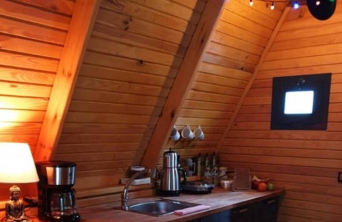 Cinarcik Appartement | Bungalow with Shared Garden near Beach in Cinarcik