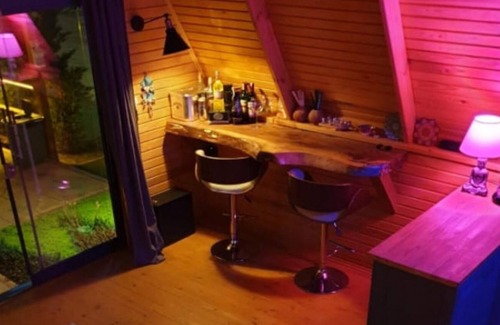 Cinarcik Appartement | Bungalow with Shared Garden near Beach in Cinarcik