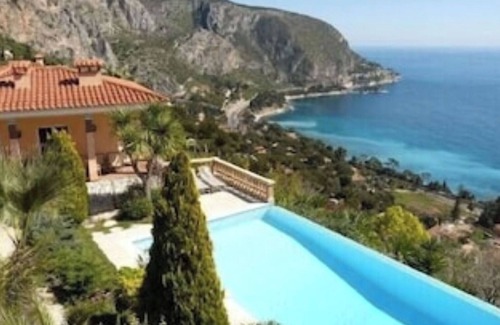 Eze Maison | Bungalow- wooden chalet, comfort, 180° sea view, infinity pool, garden, 2 pers