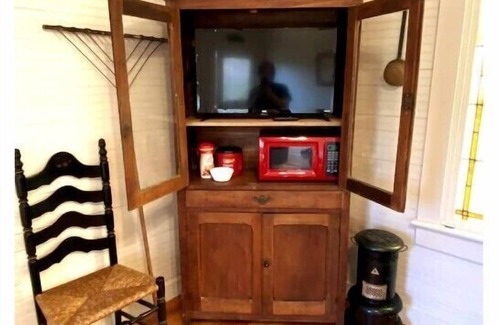 Jacksonville Cabine | Bunkhouse Seventy-Four - Cute, quaint and just minutes from Jacksonville, IL