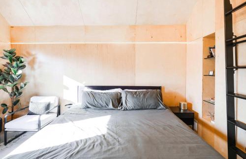 Ottawa Maison | Bunkies-The Commissioner