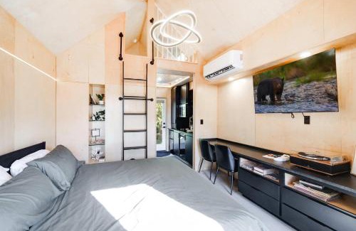 Ottawa Maison | Bunkies-The Commissioner