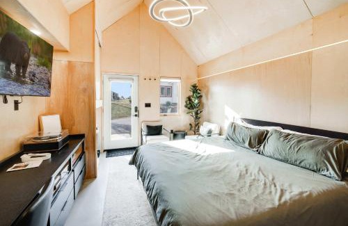 Ottawa Maison | Bunkies-The Commissioner